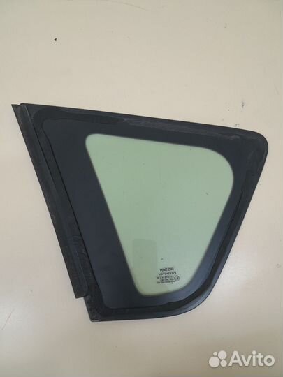 Стекло кузовное глухое правое Nissan Note E11 2006