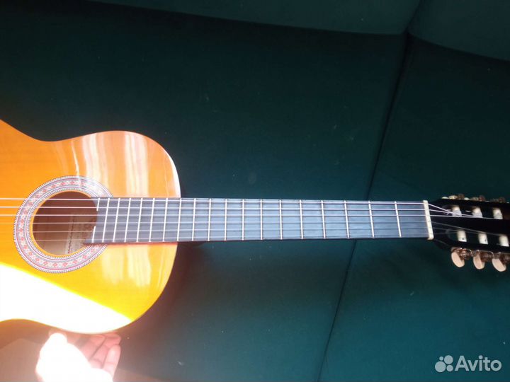 Акустическая гитара классическая