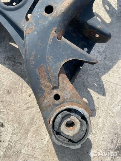 Подрамник передний 7L0499030T