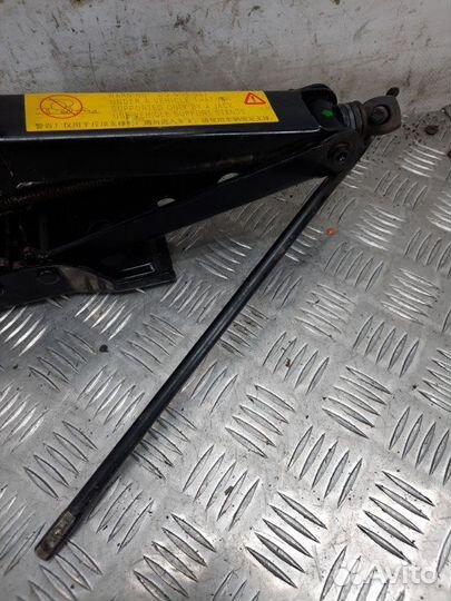 Домкрат Land Rover Discovery внедорожник 2.7 2007