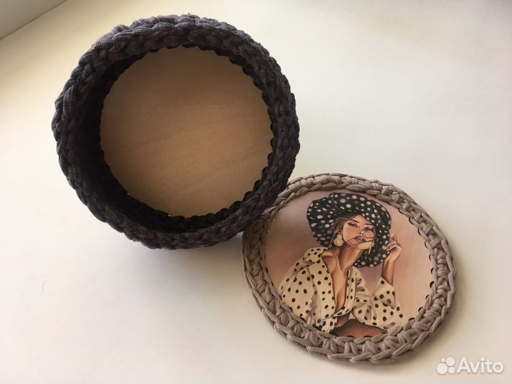 Корзиночка серая с крышкой