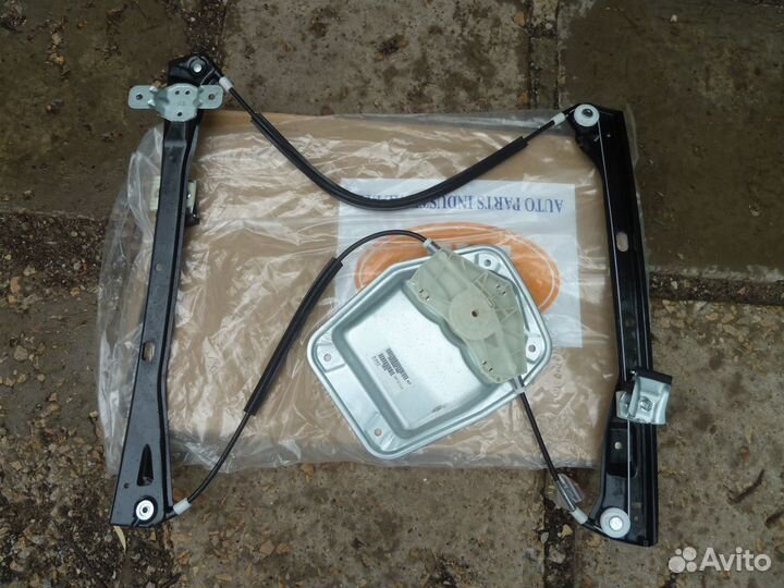 Volkswagen Golf V Стеклоподъемник передний правый