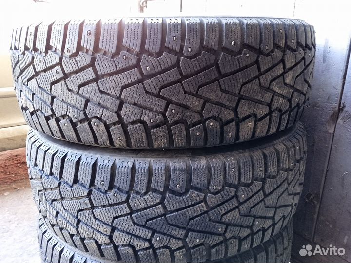 Pirelli Ice 225/65 R17