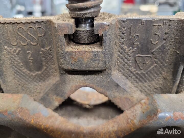 Тиски 3 штуки