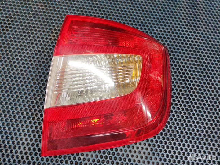 Фонарь задний правый Skoda Rapid