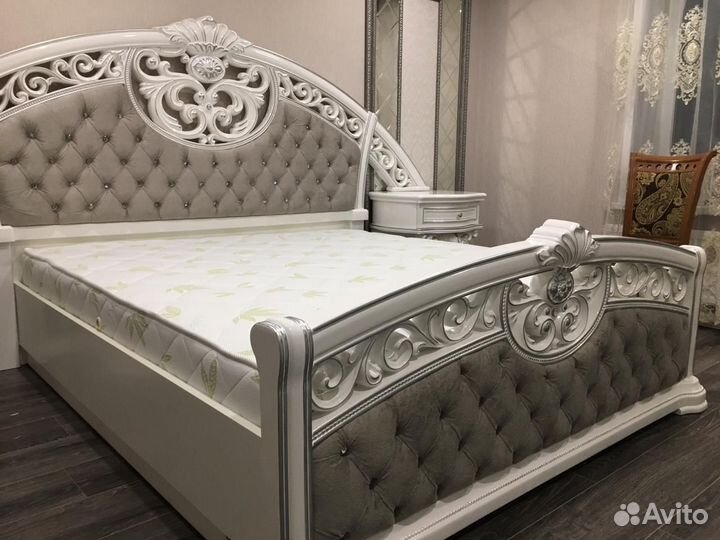 Кровать двуспальная Марелла, белая с золотом