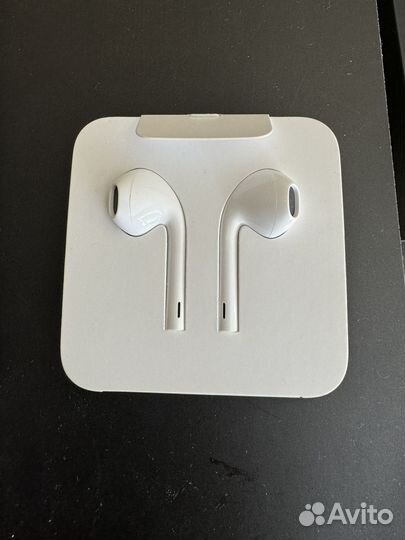 Проводные наушники Apple