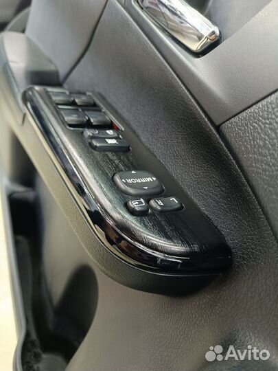 Оклейка элементов салона пленкой