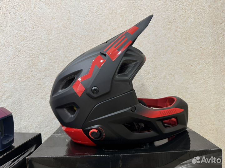 Шлем Met parachute MCR