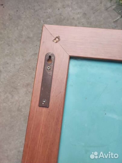 Зеркало в деревянной раме