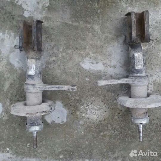 Стойки передние приора бу