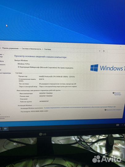 Игровой компьютер с монитором и клавиатурой