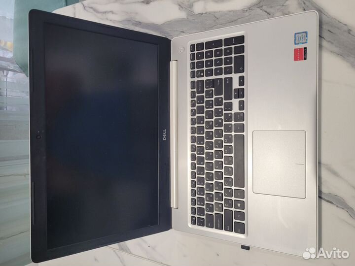 Ноутбук Dell inspiron 5570