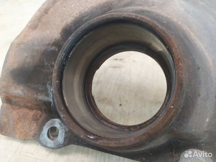 Кулак поворотный передний правый Mitsubishi Lancer