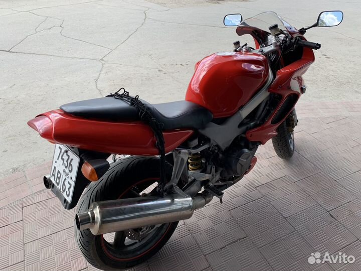 Отдаю в заботливые руки легендарную Honda VTR 1000