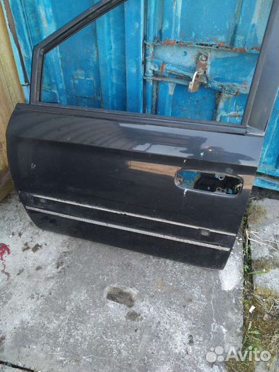 Дверь передняя левая Chrysler Voyager 2003 год
