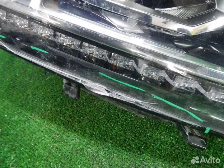 Фара правая Volkswagen Tiguan