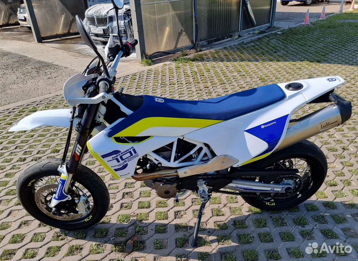 Husqwarna 701 supermoto