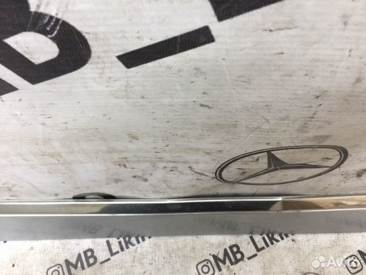 Молдинг двери задний правый Mercedes Ml W164