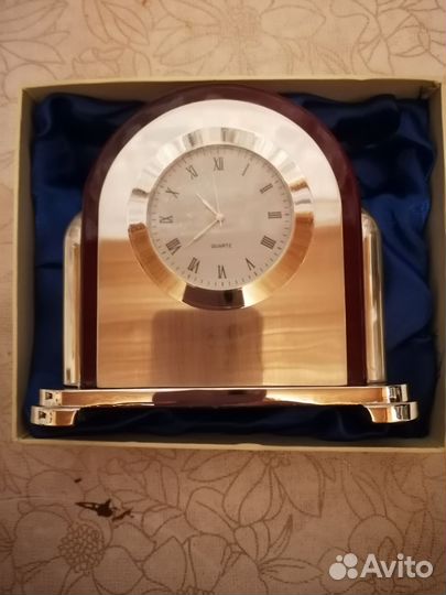 Часы, из красного дерева, кварцевые
