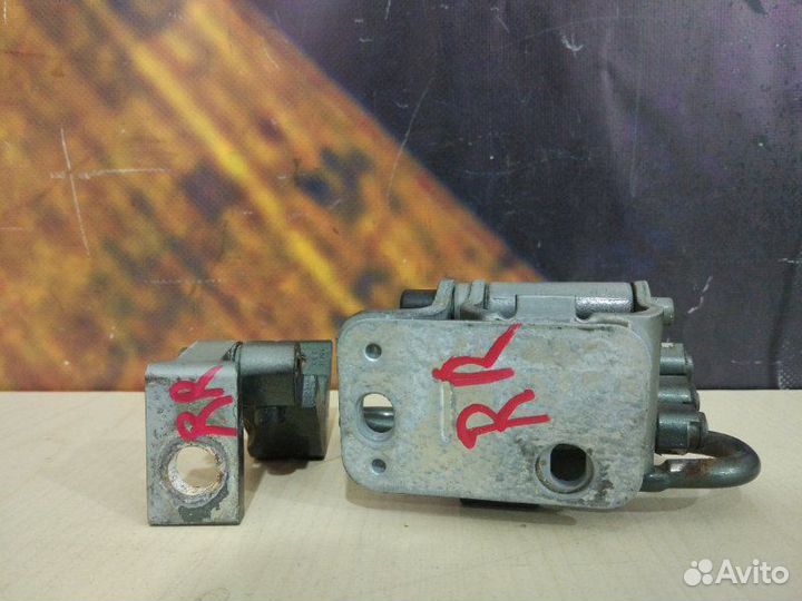 Петля двери задняя правая Audi Allroad C5 ARE 2002