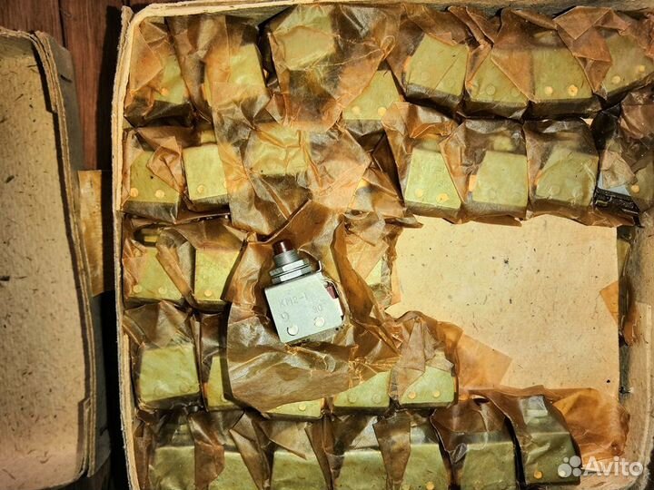 Кнопки км2-1, пкн-125, пт8-1В, тке54