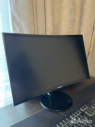 Монитор Samsung C24F390FHI