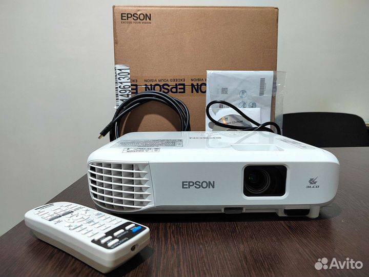 Проектор Epson EB-E01