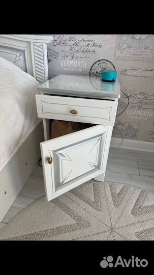Тумбочка прикроватная