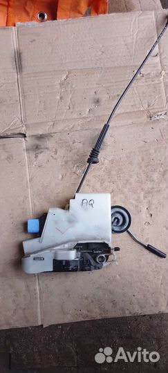 Замок левой двери volkswagen transporter T5