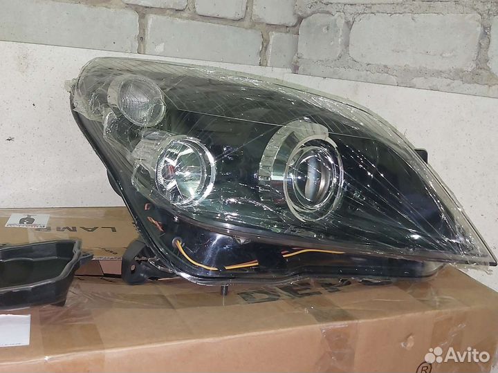 Фара правая Opel Astra h xenon