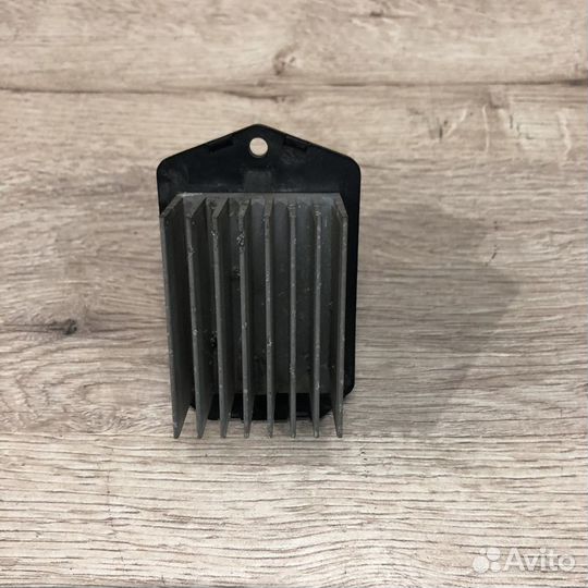 Резистор печки Mitsubishi Galant 9
