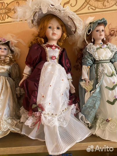 Кукла фарфоровая