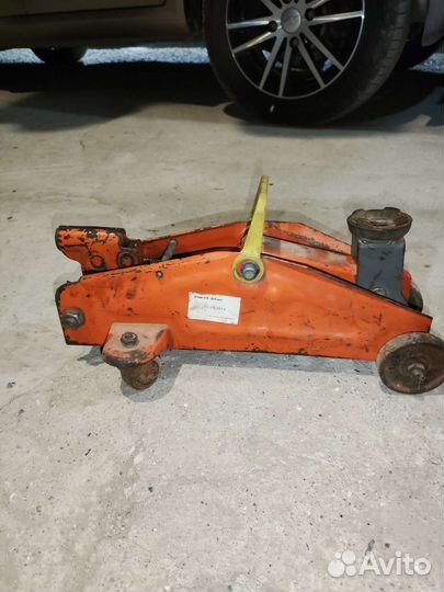 Домкрат подкатной бу