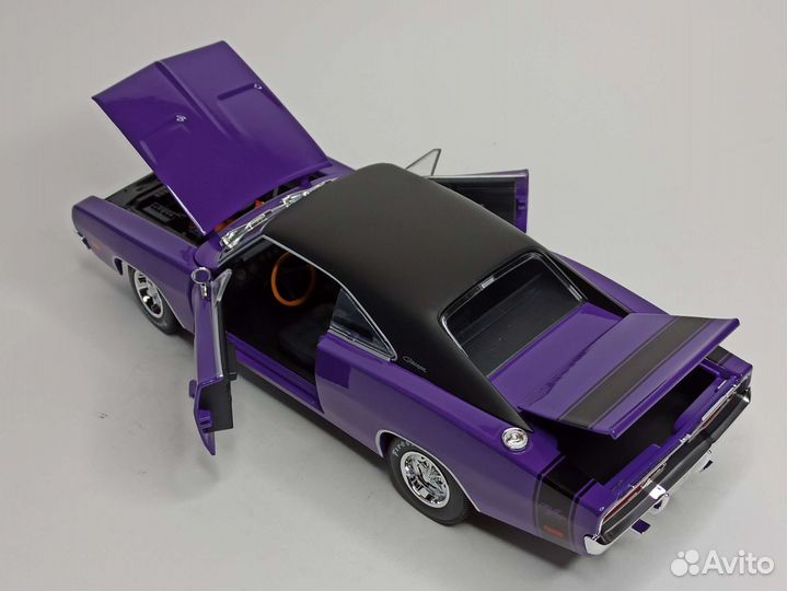 Dodge Charger R/T 1969 Plum Crazy 1:18 Maisto