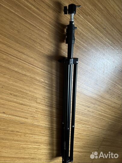 Кольцевая лампа с напольным штативом