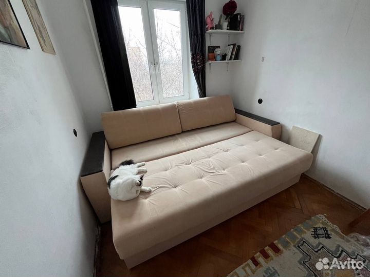 Диван еврокнижка кремовый спальный