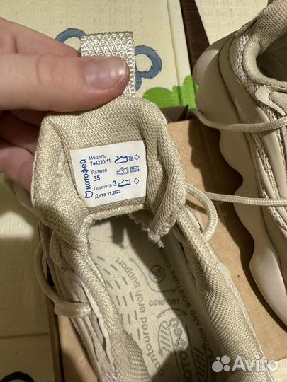 Кроссовки котофей 35