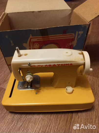 Детская швейная машинка новая СССР Ладушка-4м