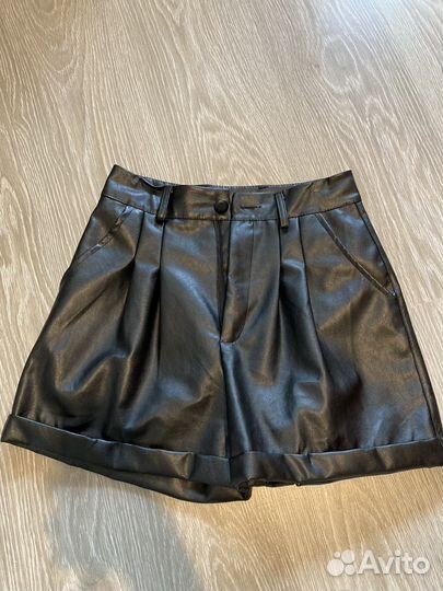 Кожаные шорты