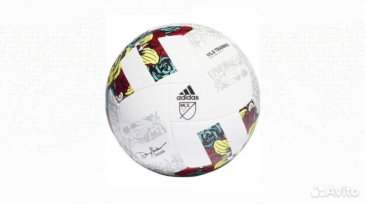 Футбольный мяч adidas