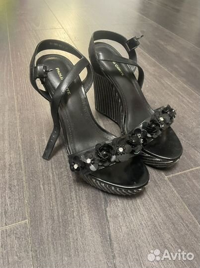 Босоножки женские