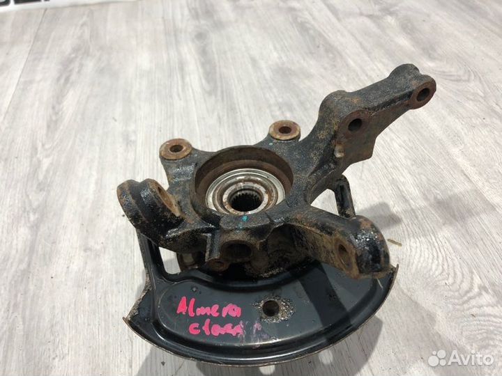 Кулак поворотный передний правый Nissan Almera