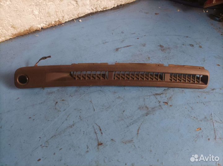 Дефлектор воздушный левый Nissan Cefiro A32