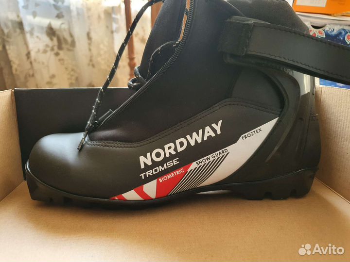 Лыжные ботинки