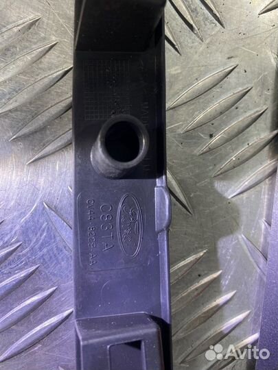 Накладка на фару передняя левая Ford Kuga 2G 2015