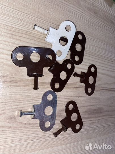 Держатели для фиксатора окна металл. со штифтом