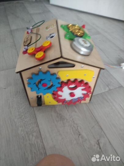 Бизиборд домик