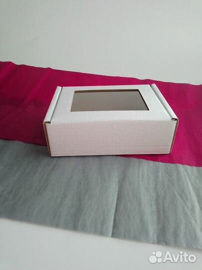 Коробка из Микрогофры 10*8*3,5 см с окном, белая
