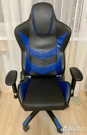 Игровое компьютерное кресло